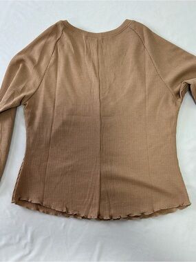 Fisoew Women’s Ribbed Long-Sleeve Top in Camel